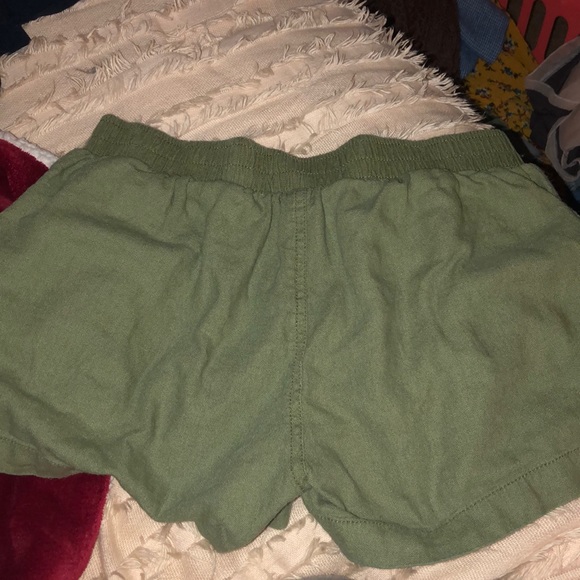 cute Old Navy shorts with pockets - Picture 3 of 3